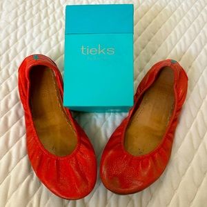 Poppy Patent Leather Tieks